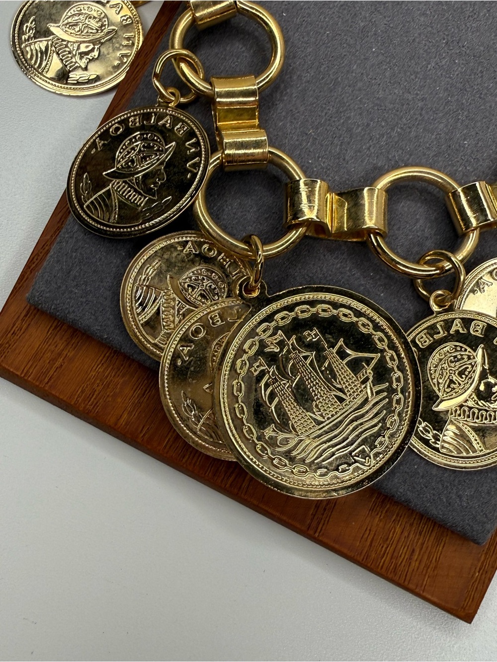 Vintage 80s 90s Gold Balboa Coin Medallion Chunky Statement Necklace Panama - Picture 6 of 10